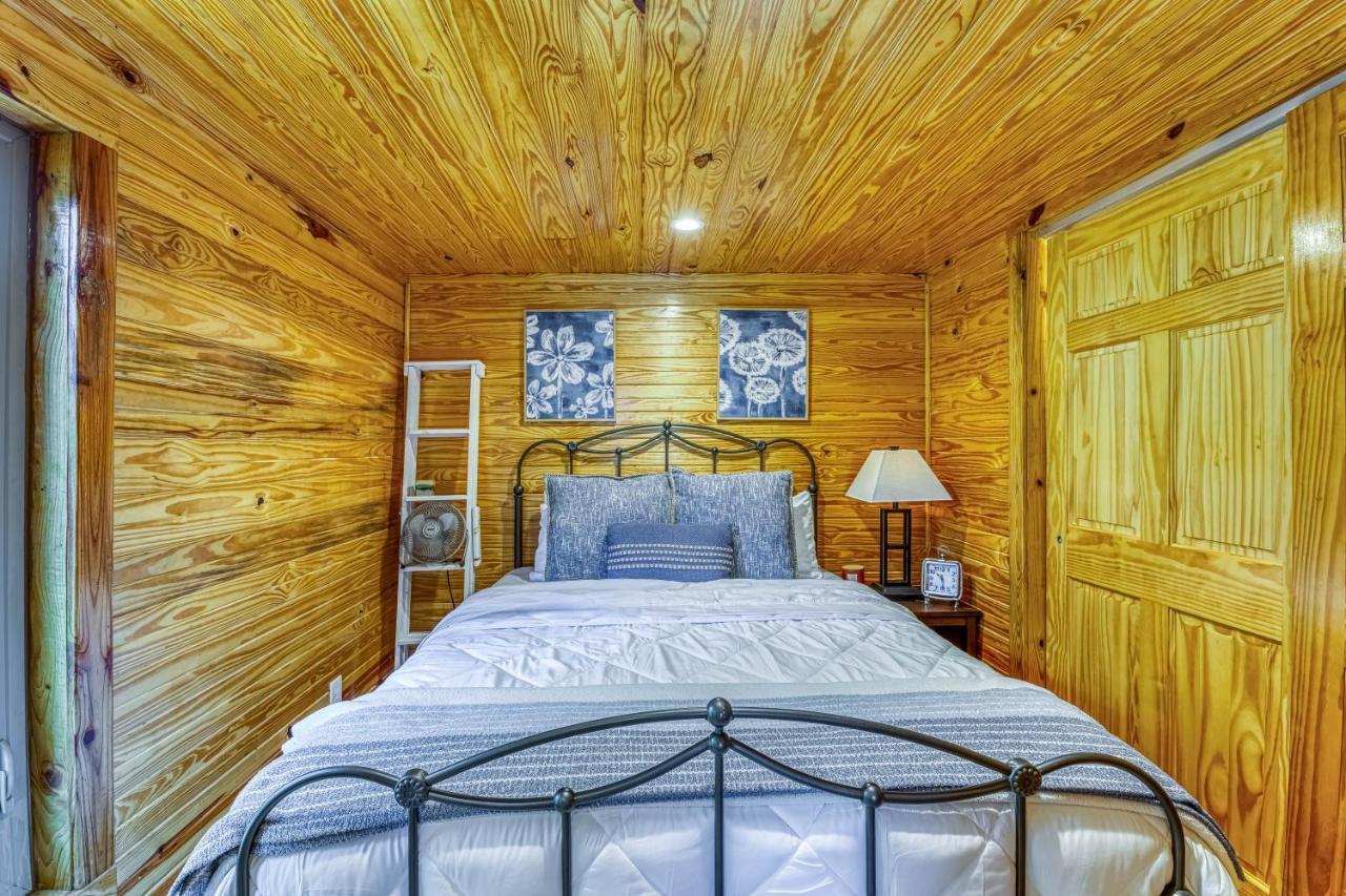 The Gemini-A Dreamy, Waterfront Tiny Cabin Rogersville ภายนอก รูปภาพ